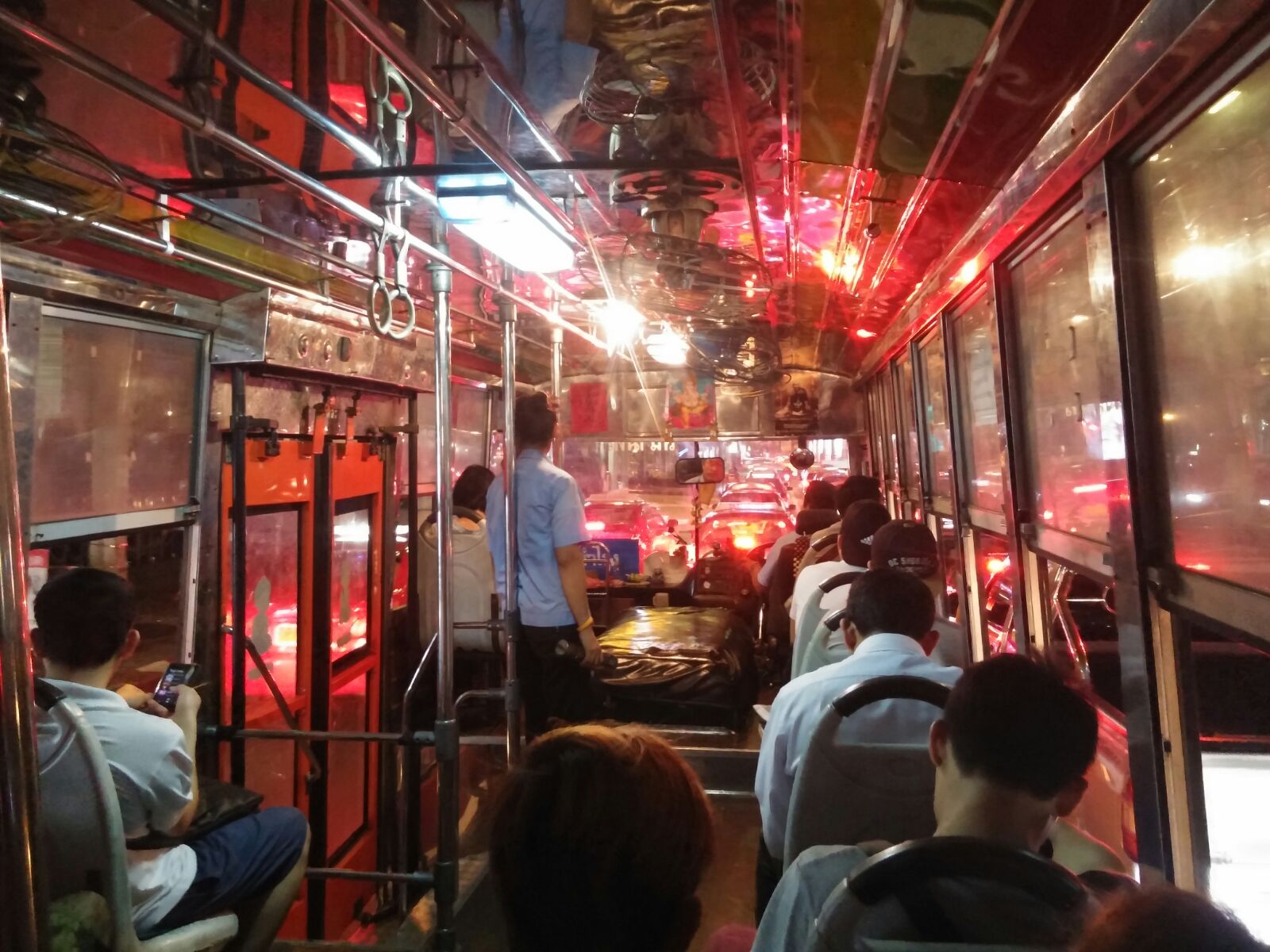 bangkoki busz éjszaka(Évi lőtte)