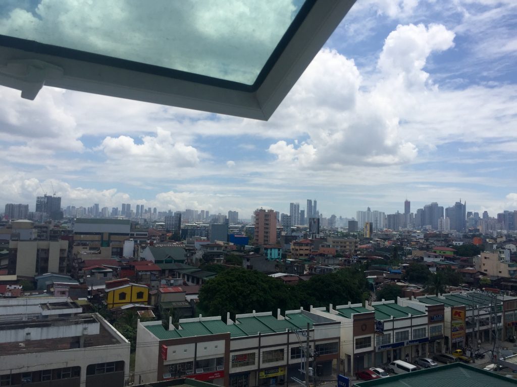 Metropolitan Manila - a világ egyik legnépesebb városa az ablakomból.