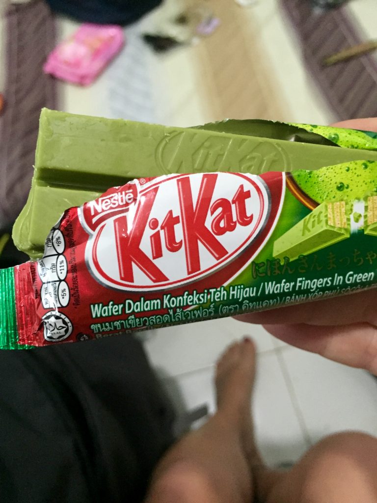 Zöld színű, zöldteás ízesítésű Kitkat. Ezt nemcsak a Fülöp-szigeteken, hanem a legtöbb délkelet-ázsiai országban lehet kapni. Kicsit fura, de egész jó íze van.